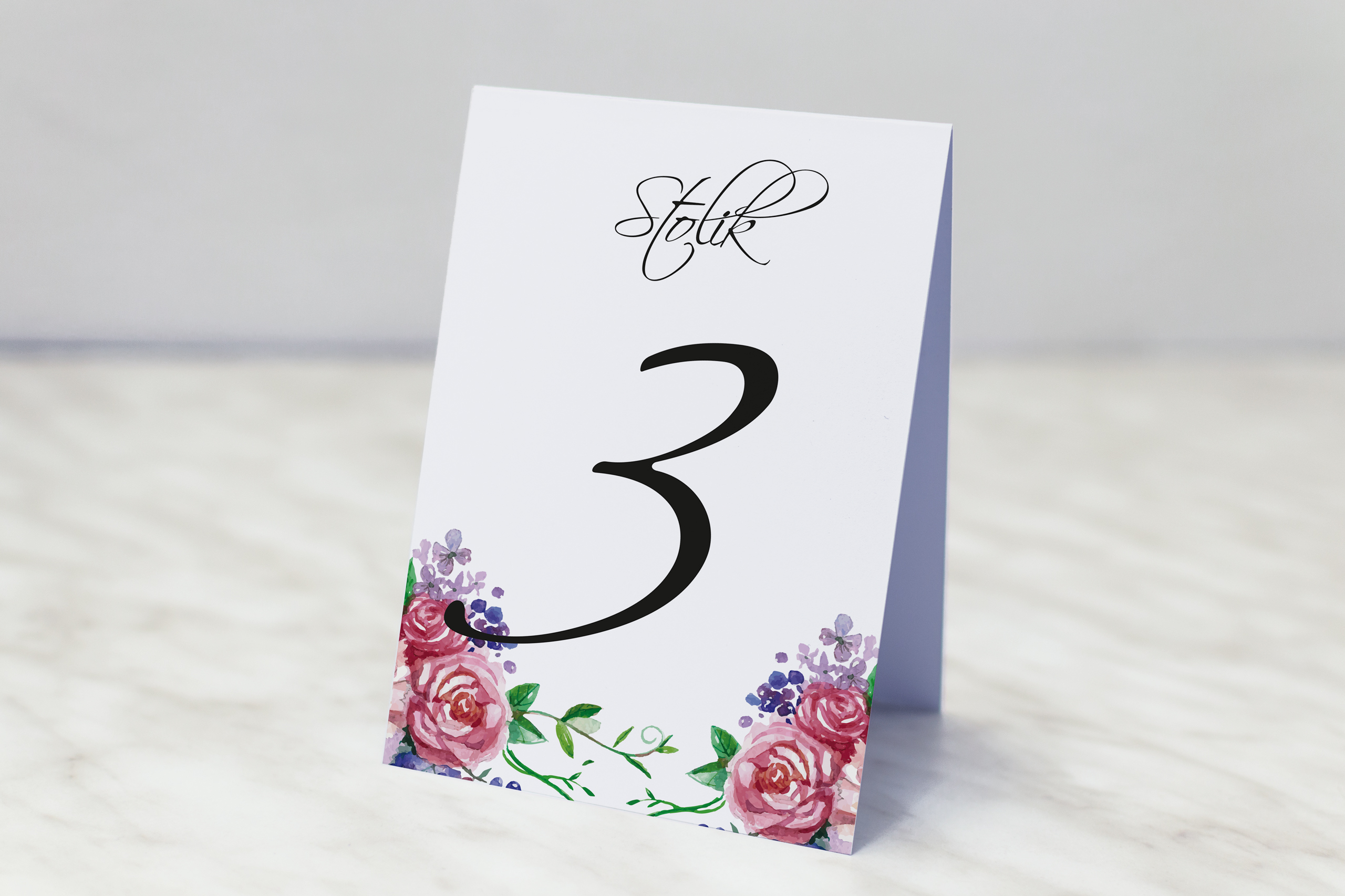 Dodatki ślubne Numer stolika pasujący do zaproszenia ślubnego z kokardą – W kwiaty