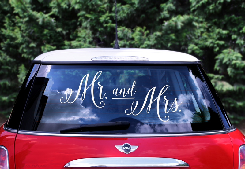 Bez kategorii Naklejka ślubna na samochód - Mr. and Mrs.