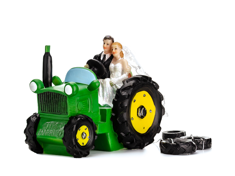 Dodatki ślubne Figurka Para Młoda na traktorze, 11cm